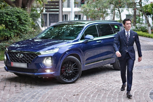 Anh Trương Hoàng Anh từng sử dụng qua 2 đời Ford Everest